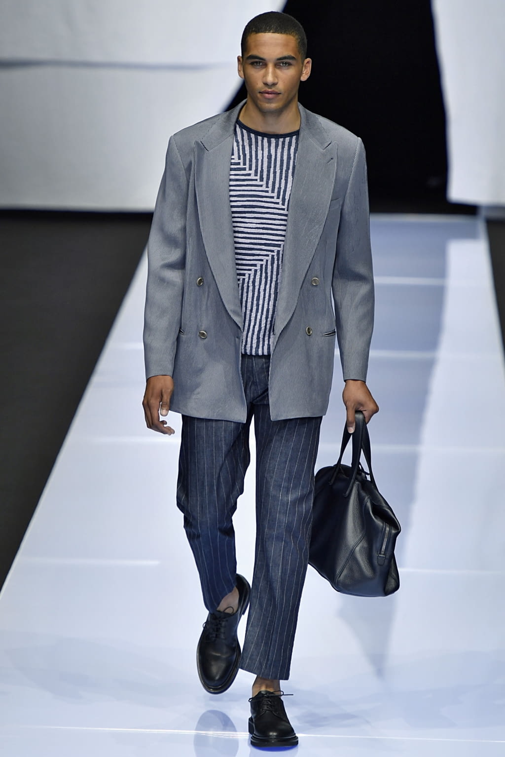 Fashion Week Milan Spring/Summer 2019 look 28 from the Giorgio Armani collection menswear
