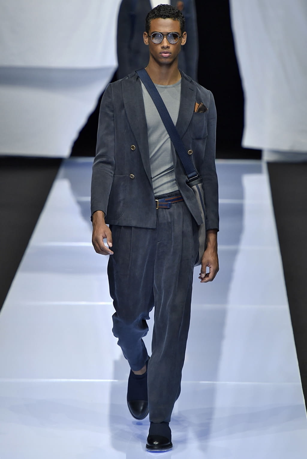 Fashion Week Milan Spring/Summer 2019 look 32 from the Giorgio Armani collection menswear