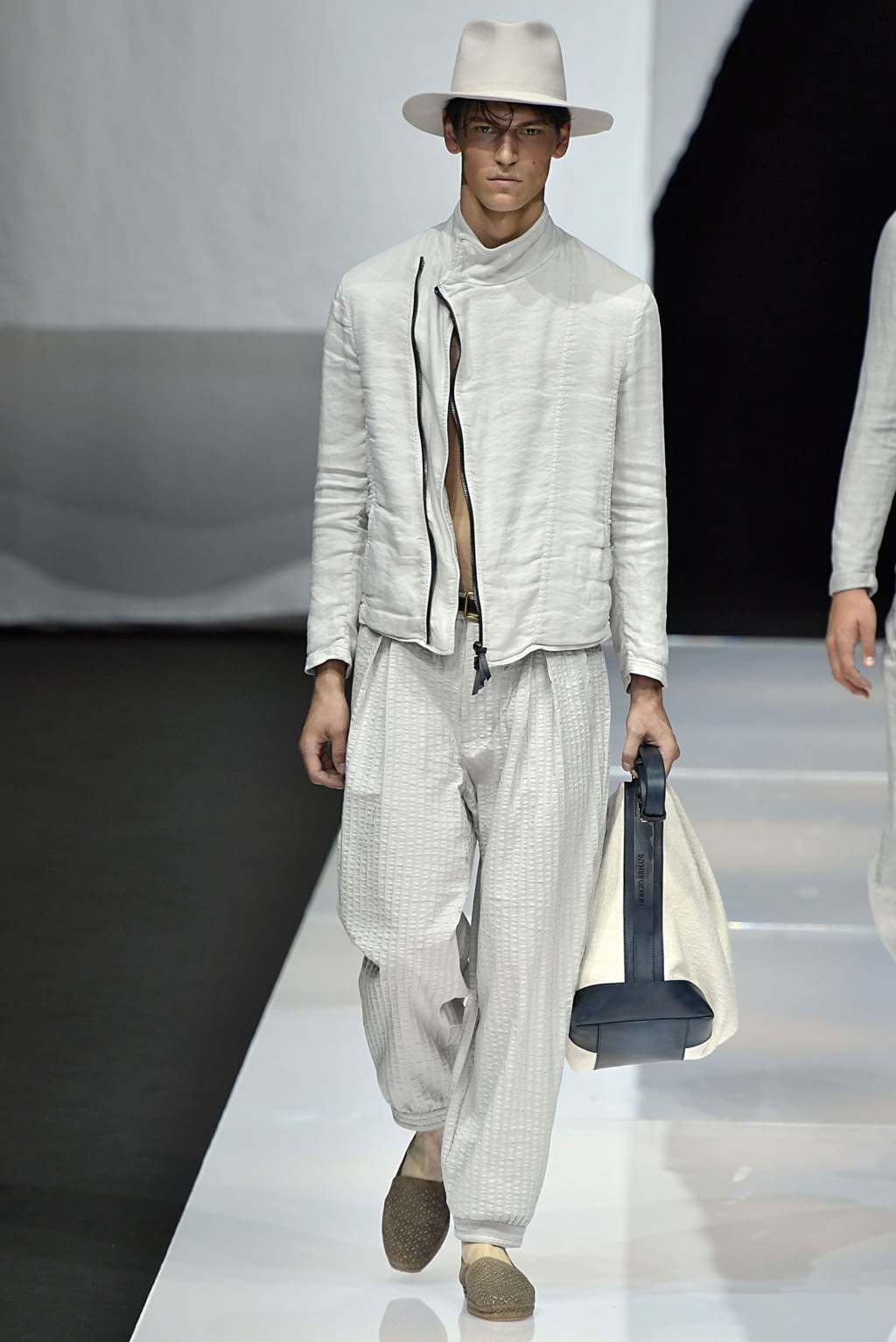 Fashion Week Milan Spring/Summer 2019 look 36 from the Giorgio Armani collection menswear