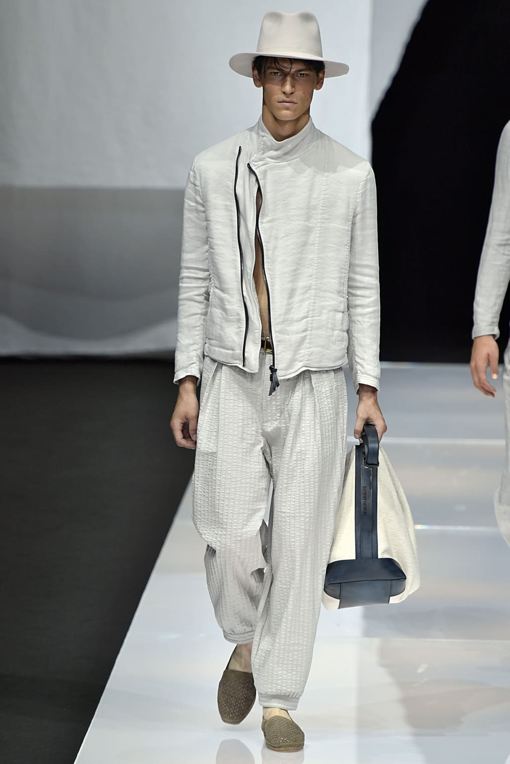 Fashion Week Milan Spring/Summer 2019 look 36 from the Giorgio Armani collection 男装