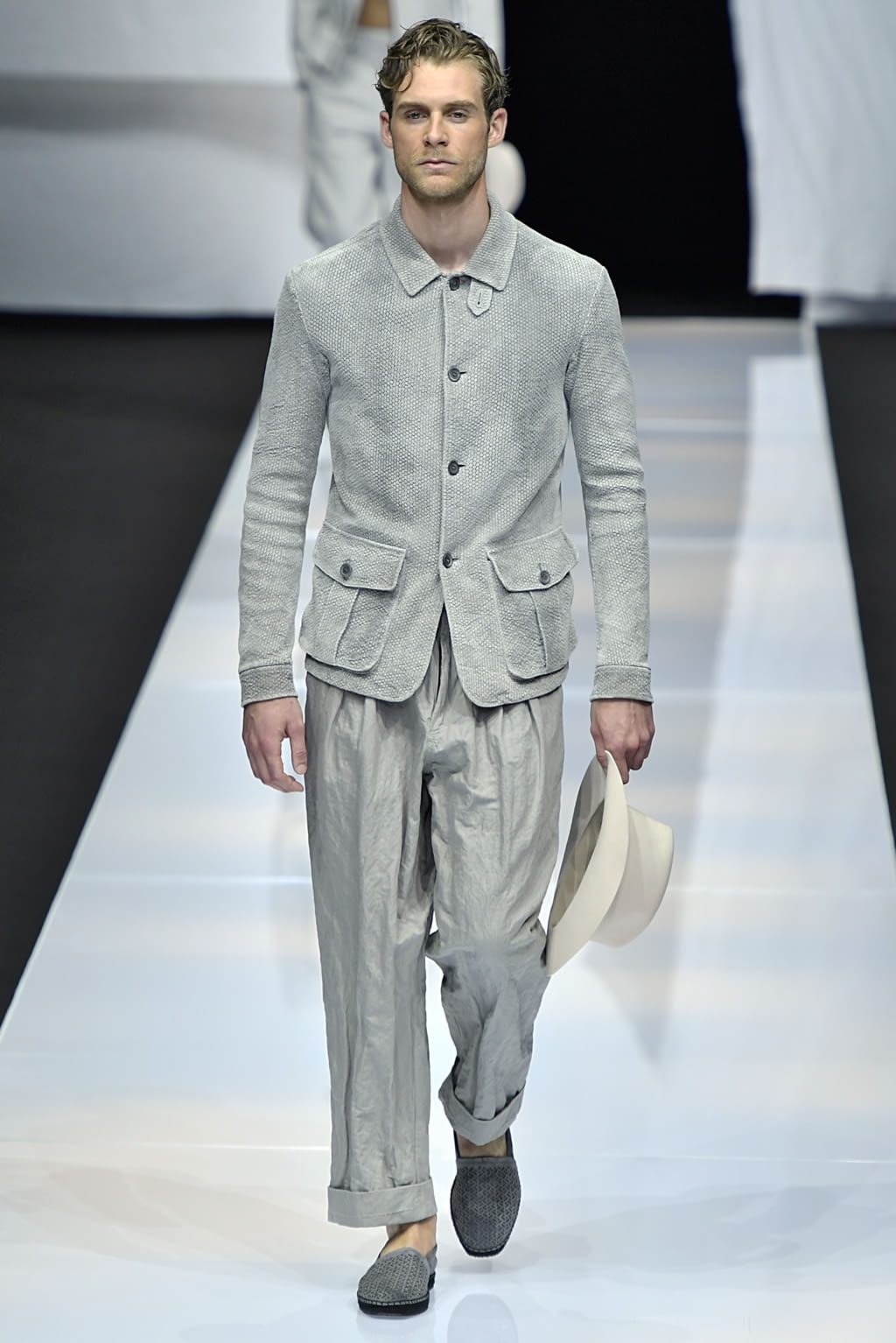 Fashion Week Milan Spring/Summer 2019 look 38 from the Giorgio Armani collection menswear