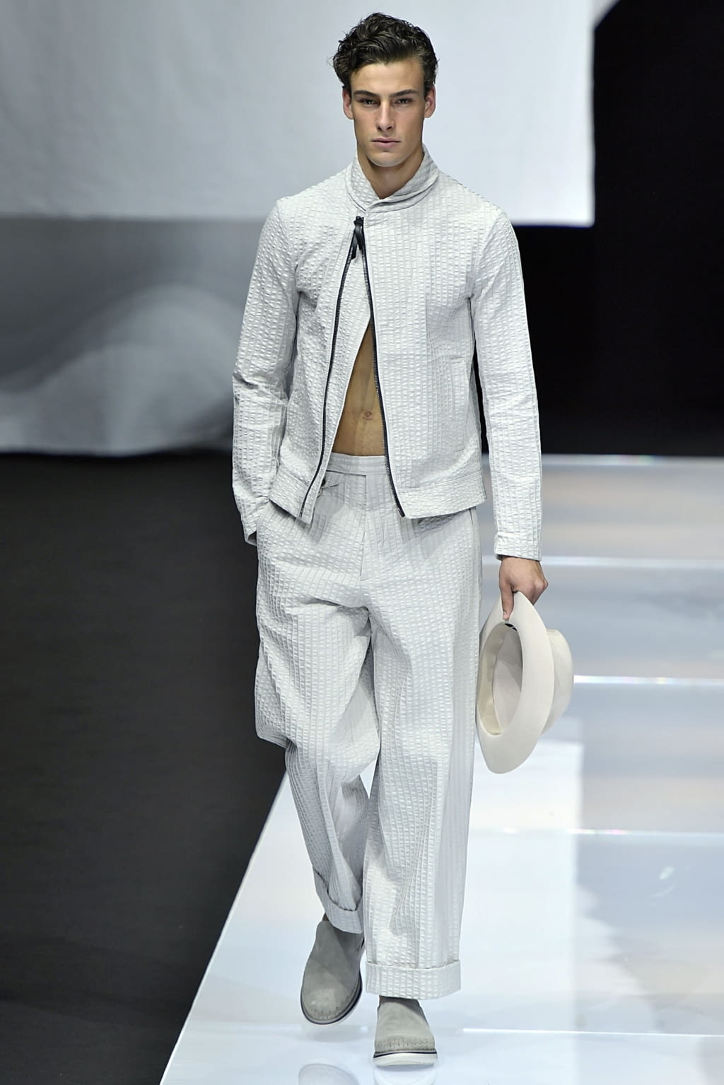Fashion Week Milan Spring/Summer 2019 look 39 from the Giorgio Armani collection menswear