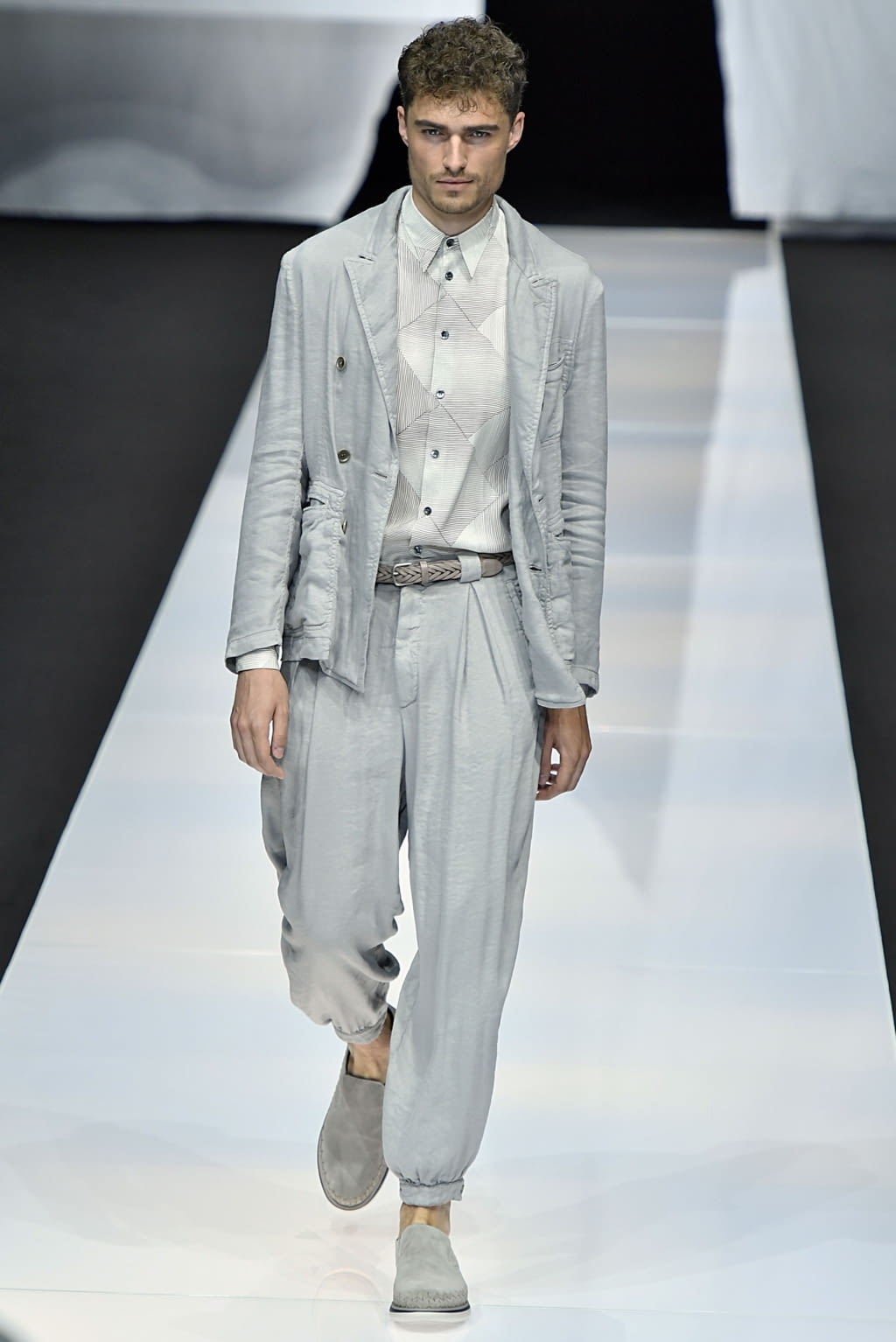 Fashion Week Milan Spring/Summer 2019 look 51 from the Giorgio Armani collection menswear