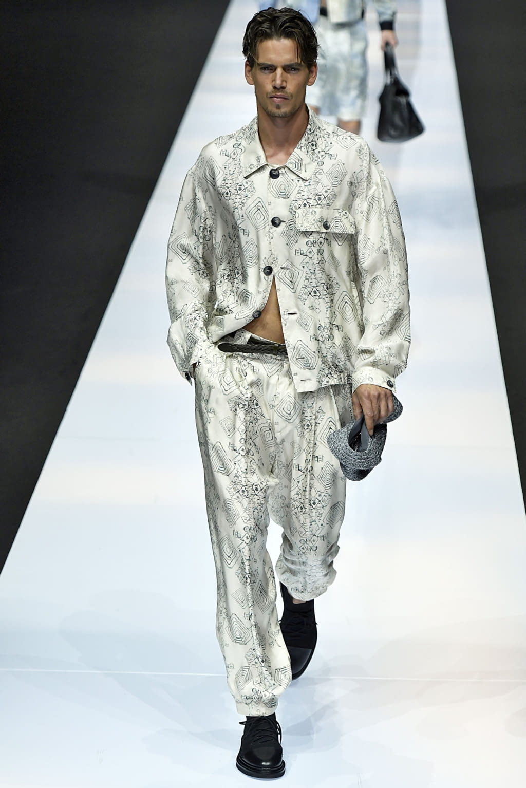 Fashion Week Milan Spring/Summer 2019 look 75 from the Giorgio Armani collection menswear