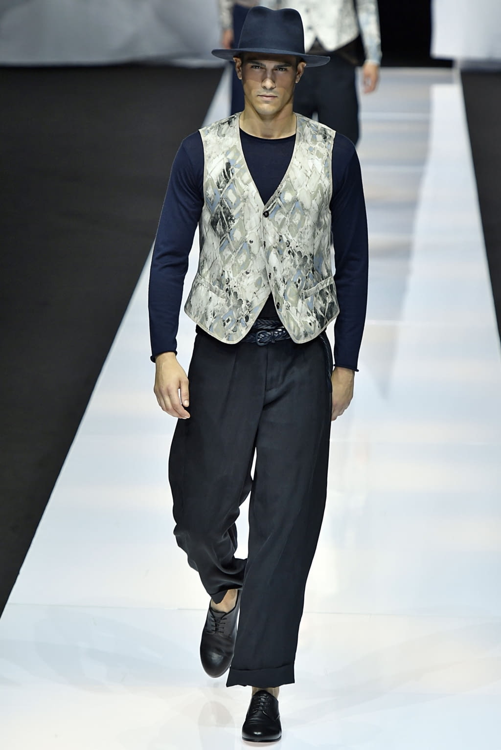 Fashion Week Milan Spring/Summer 2019 look 81 from the Giorgio Armani collection 男装