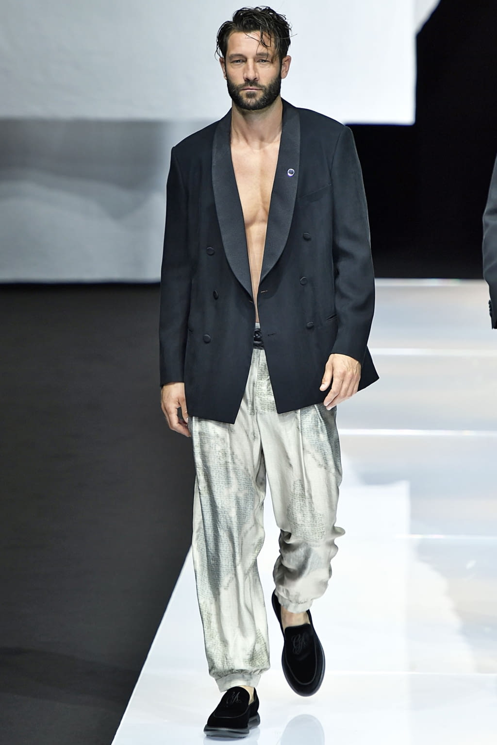 Fashion Week Milan Spring/Summer 2019 look 88 from the Giorgio Armani collection menswear