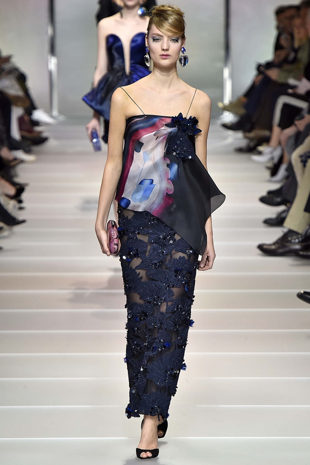Fashion Week Paris Spring/Summer 2018 look 29 from the Giorgio Armani Privé collection couture