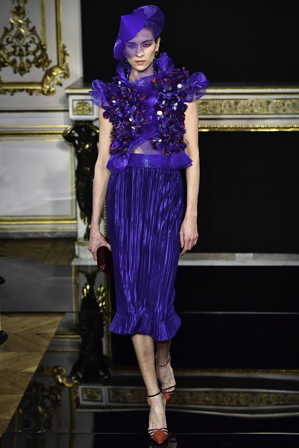 Fashion Week Paris Spring/Summer 2019 look 43 from the Giorgio Armani Privé collection couture