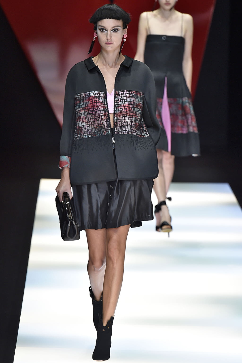 Fashion Week Milan Spring/Summer 2018 look 33 from the Giorgio Armani collection womenswear