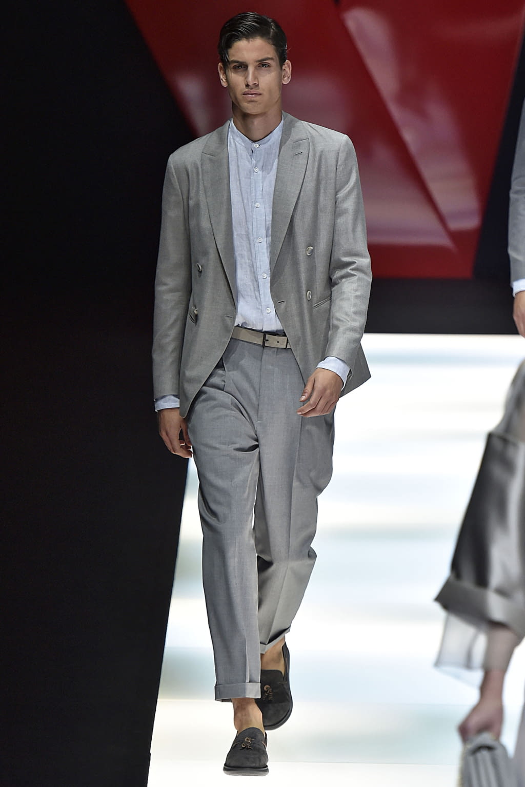 Fashion Week Milan Spring/Summer 2018 look 37 from the Giorgio Armani collection womenswear