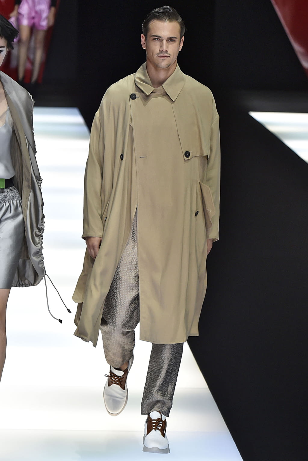Fashion Week Milan Spring/Summer 2018 look 46 from the Giorgio Armani collection womenswear