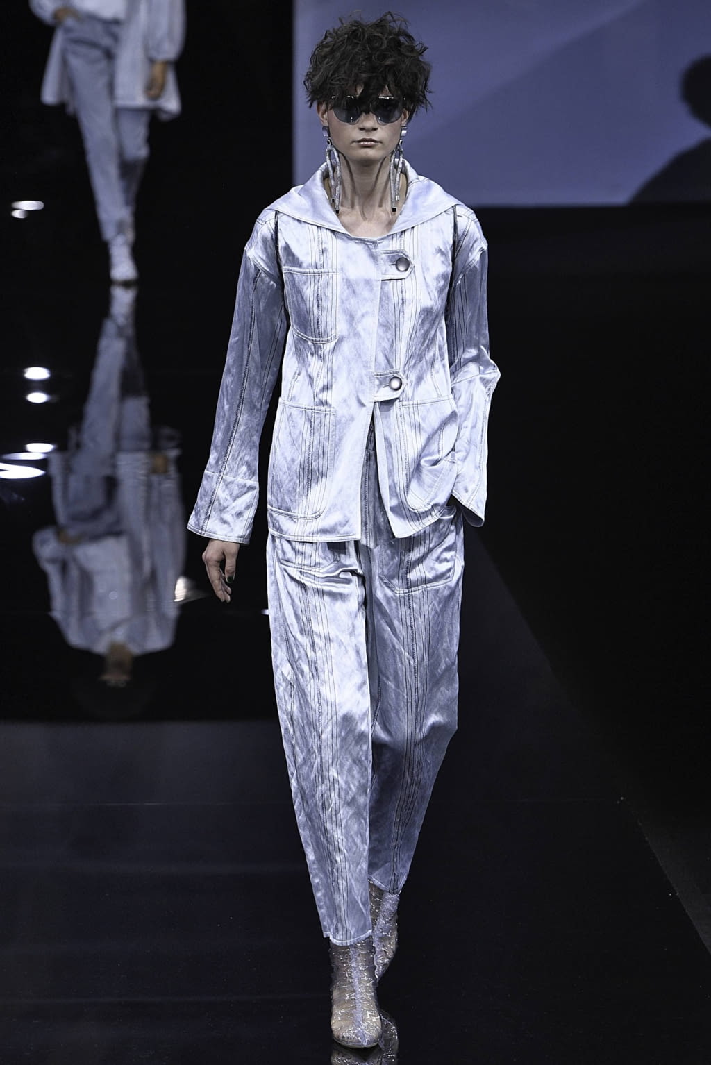 Fashion Week Milan Spring/Summer 2019 look 4 from the Giorgio Armani collection womenswear