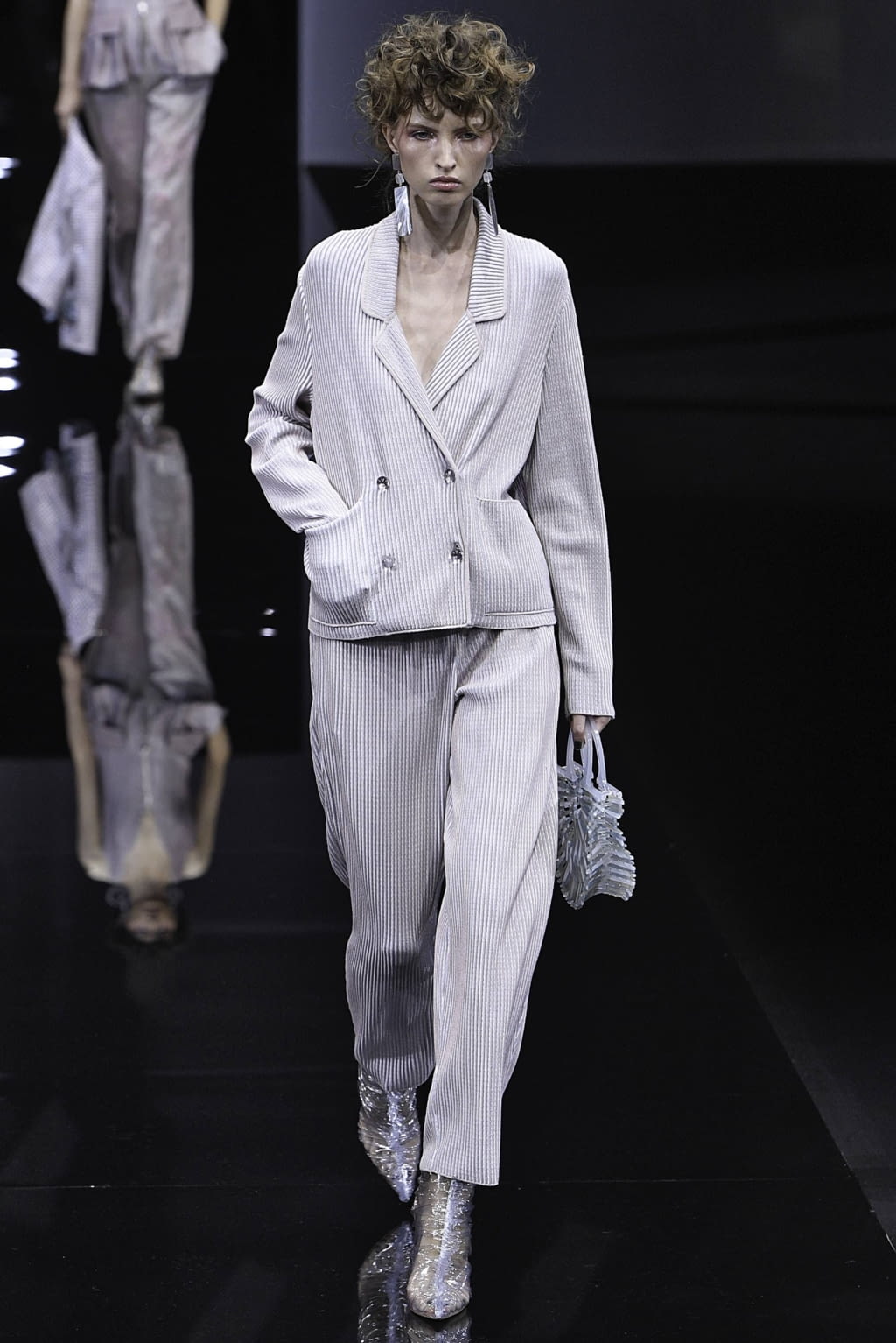 Fashion Week Milan Spring/Summer 2019 look 7 from the Giorgio Armani collection womenswear