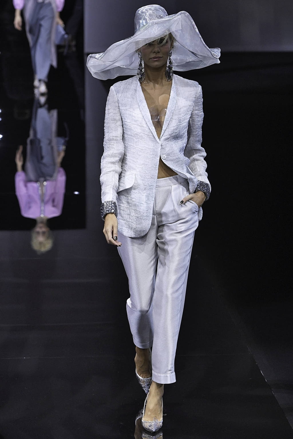 Fashion Week Milan Spring/Summer 2019 look 11 from the Giorgio Armani collection womenswear