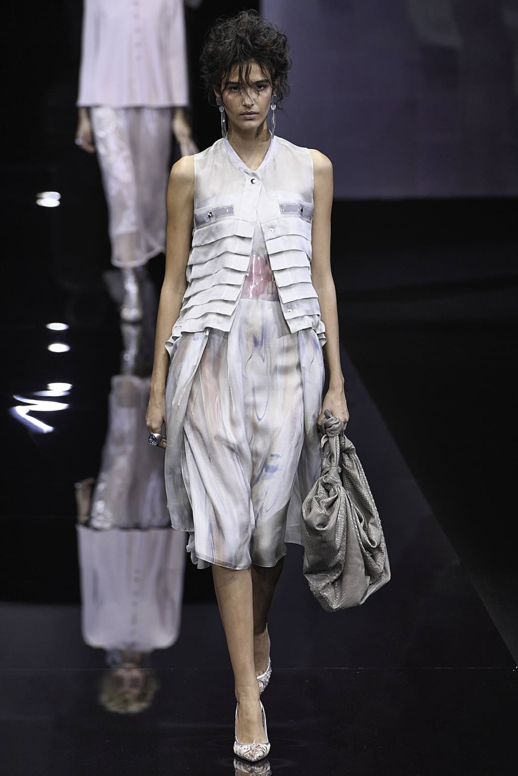 Fashion Week Milan Spring/Summer 2019 look 19 from the Giorgio Armani collection womenswear