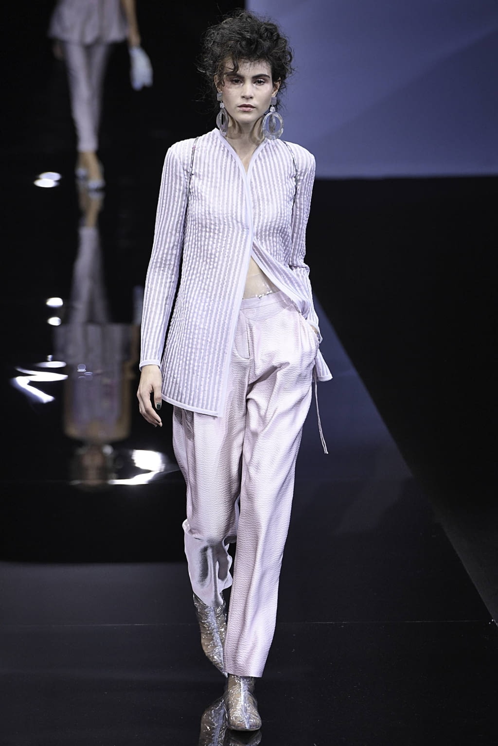 Fashion Week Milan Spring/Summer 2019 look 24 from the Giorgio Armani collection womenswear