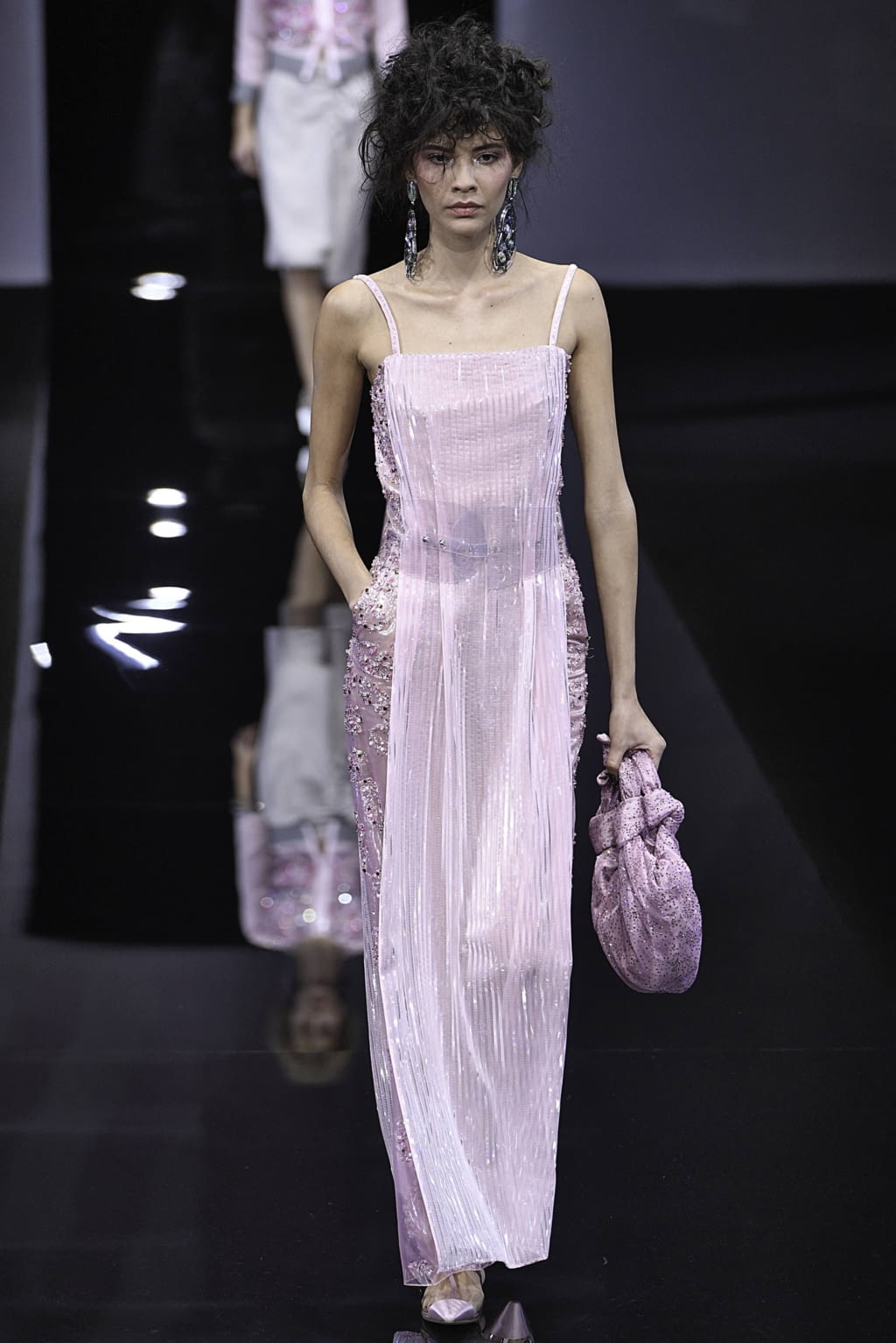 Fashion Week Milan Spring/Summer 2019 look 28 from the Giorgio Armani collection womenswear
