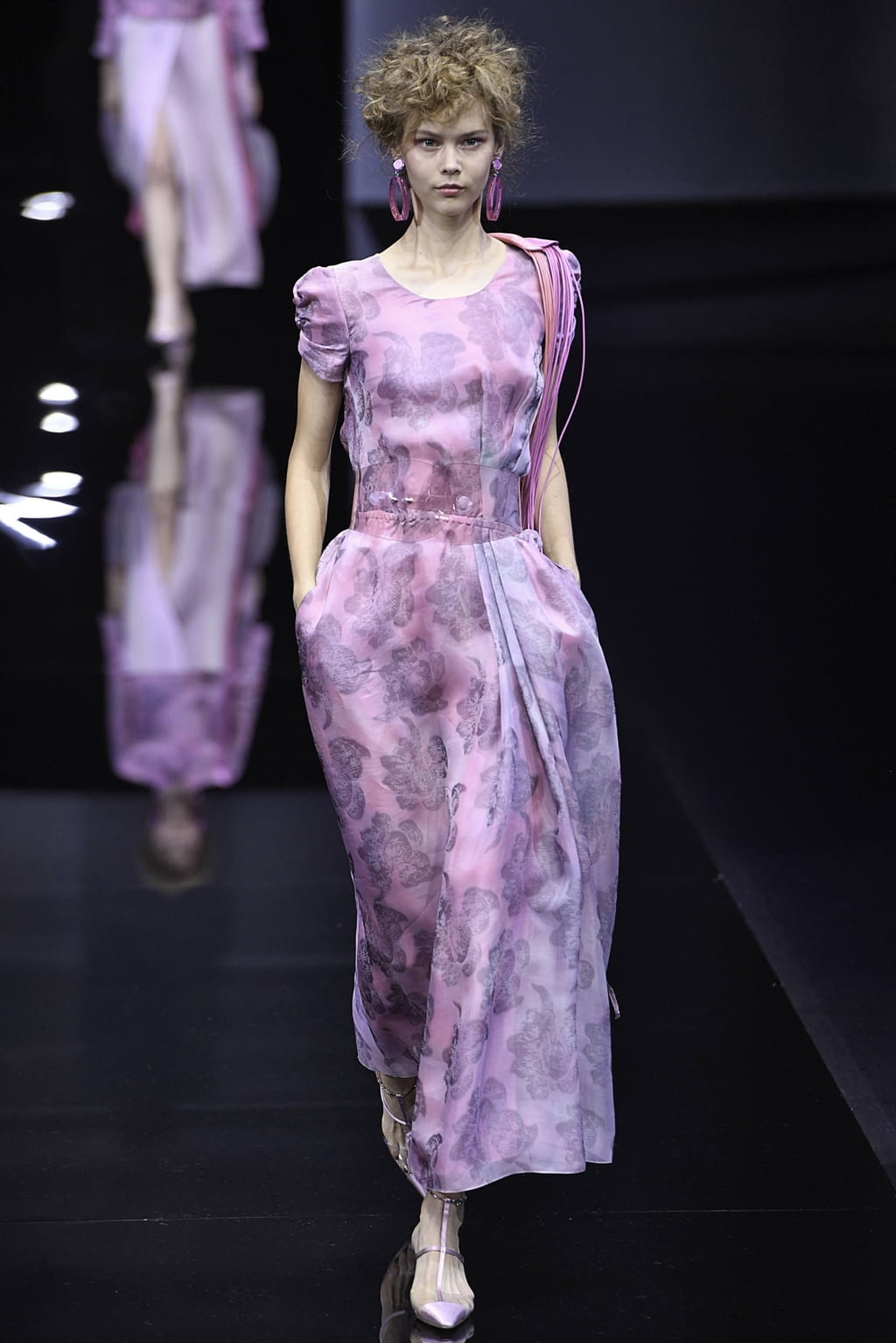 Fashion Week Milan Spring/Summer 2019 look 38 from the Giorgio Armani collection womenswear