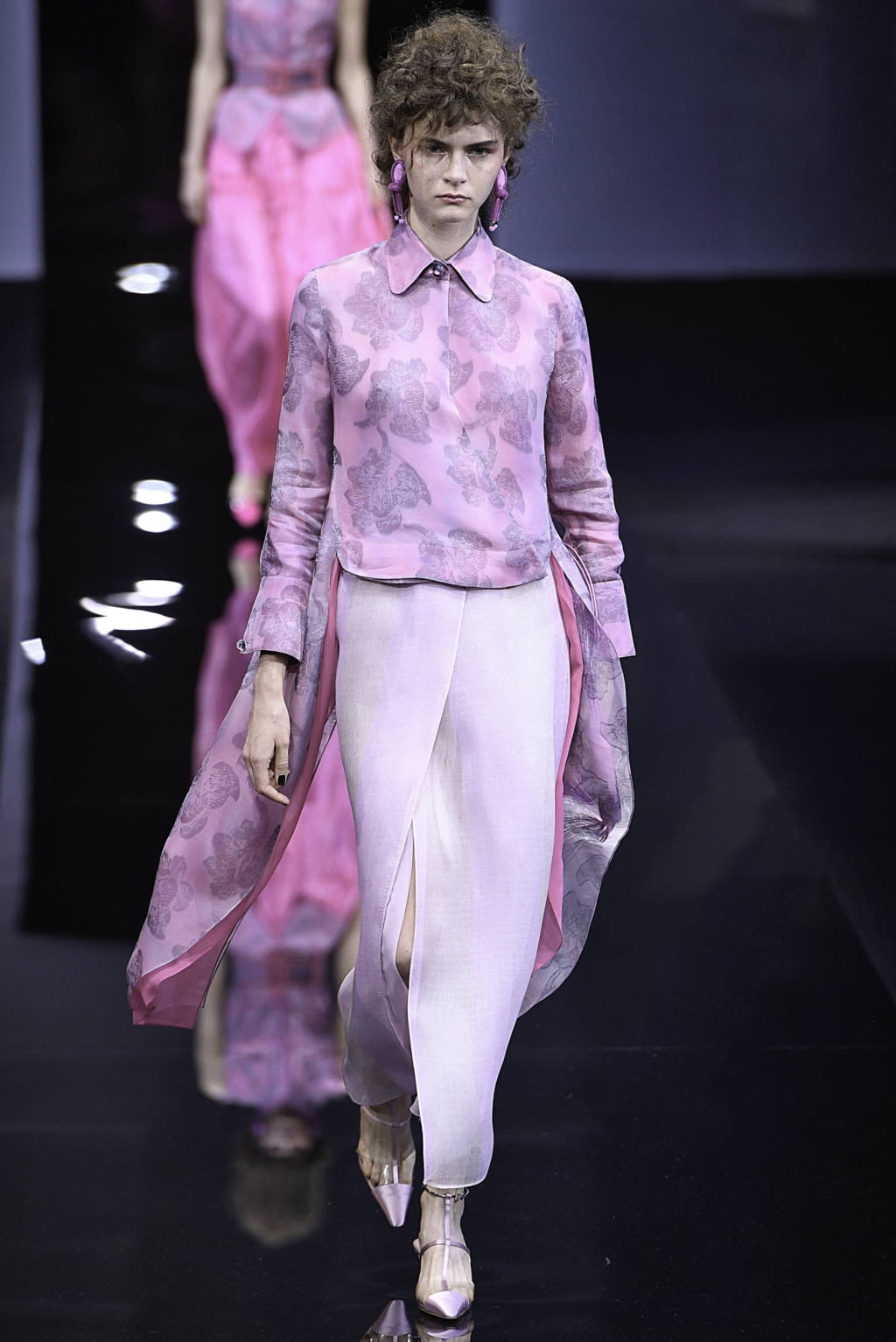 Fashion Week Milan Spring/Summer 2019 look 39 from the Giorgio Armani collection womenswear