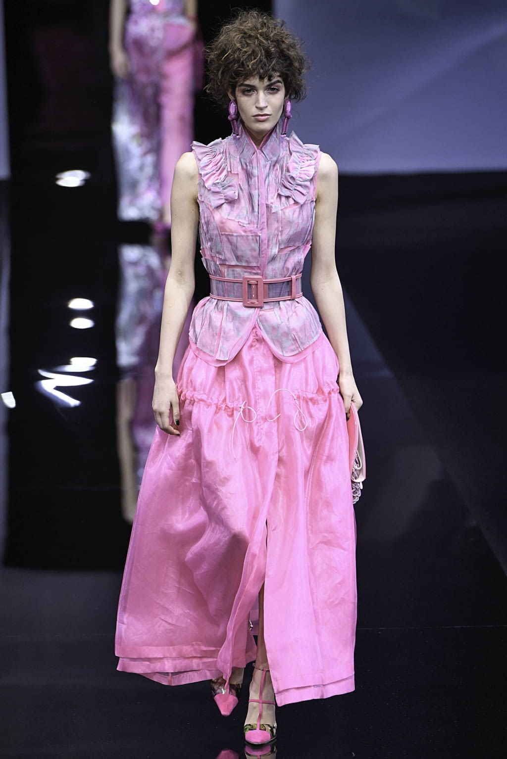 Fashion Week Milan Spring/Summer 2019 look 40 from the Giorgio Armani collection womenswear