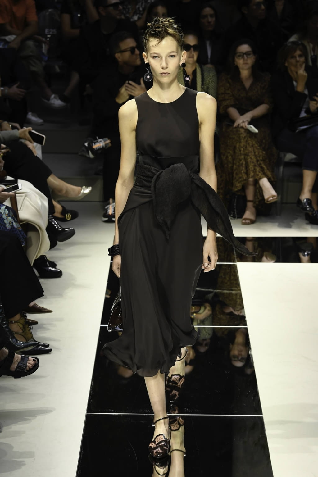 Fashion Week Milan Spring/Summer 2020 look 25 from the Giorgio Armani collection womenswear