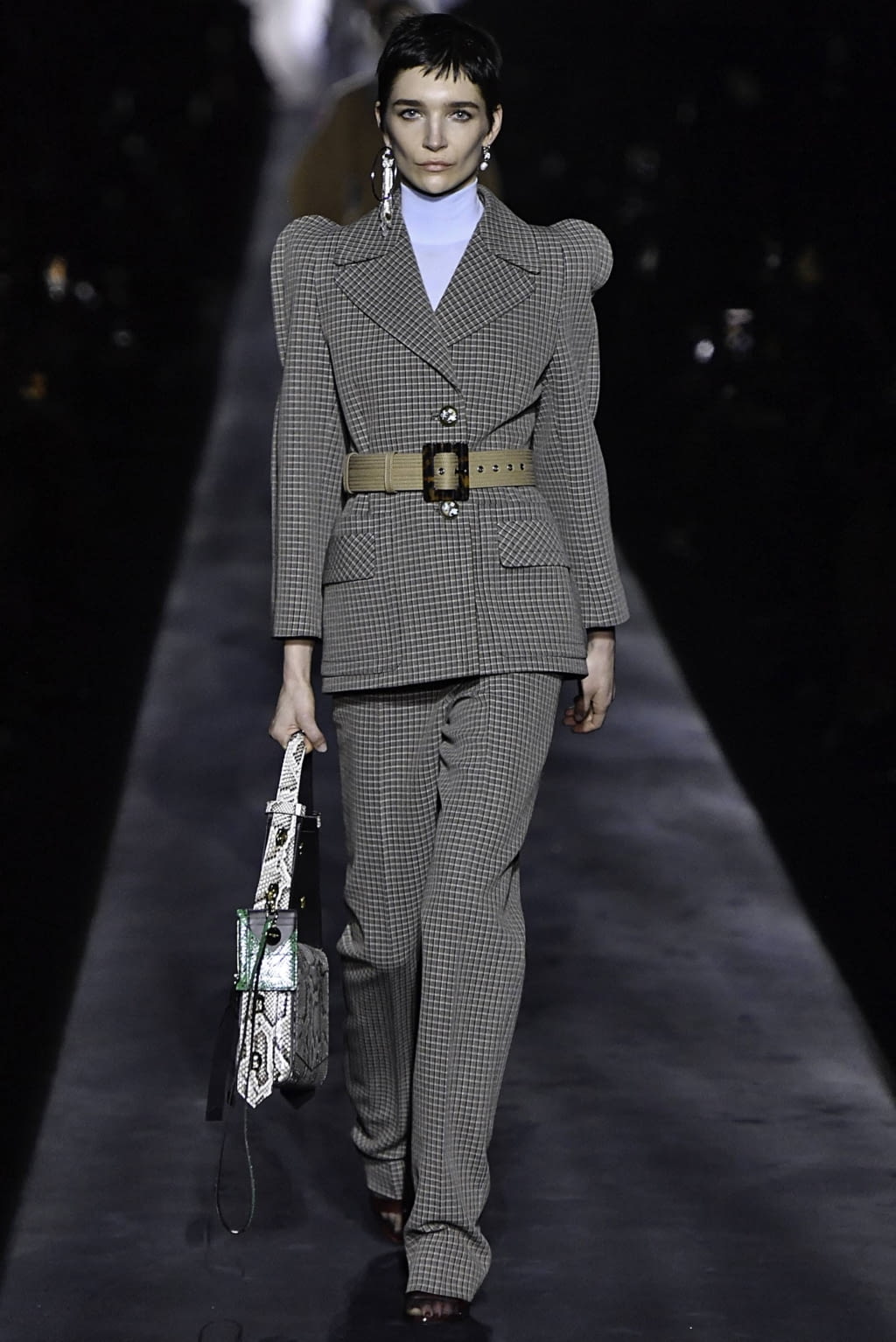 Fashion Week Paris Fall/Winter 2019 look 3 from the Givenchy collection 女装