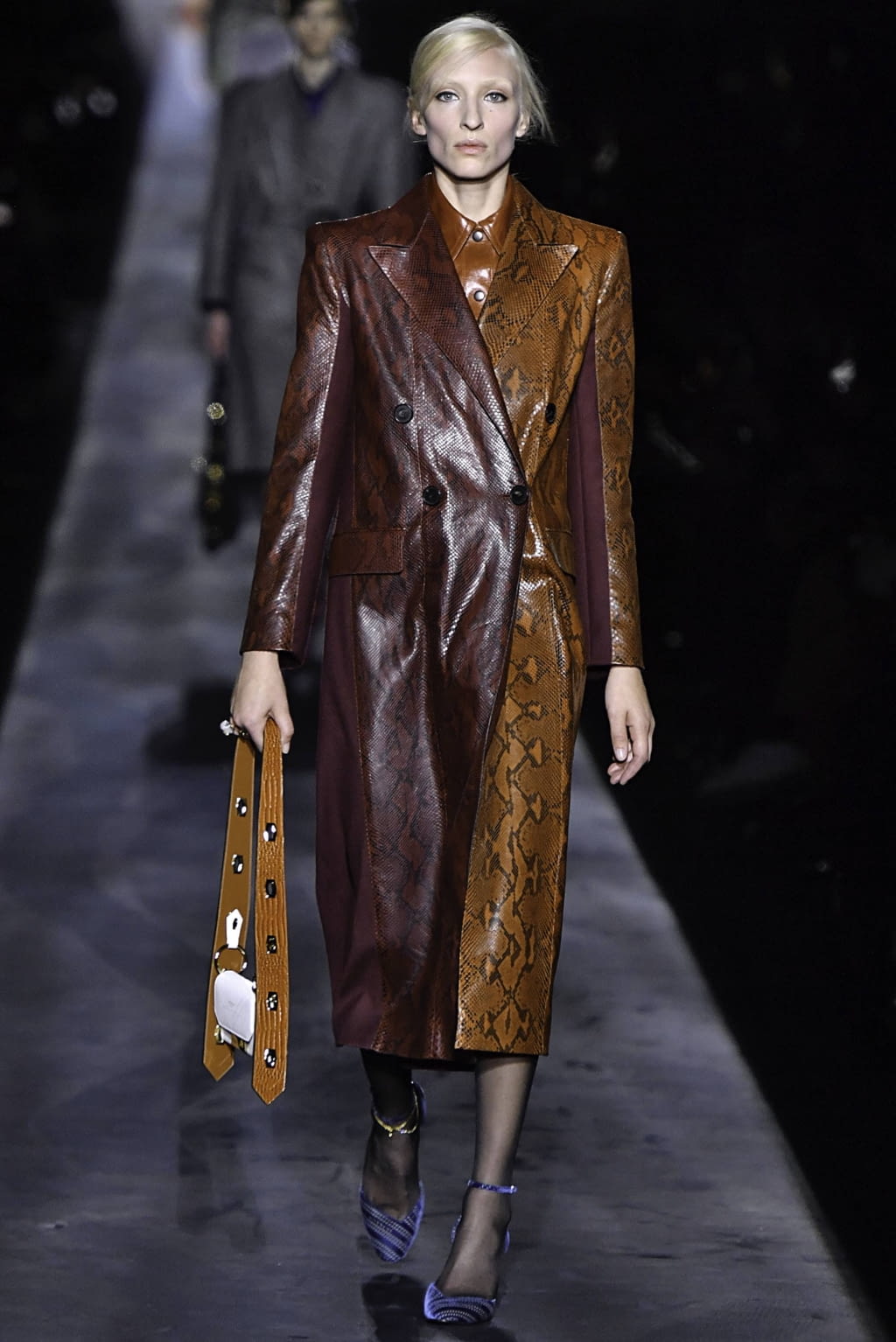Fashion Week Paris Fall/Winter 2019 look 12 from the Givenchy collection womenswear