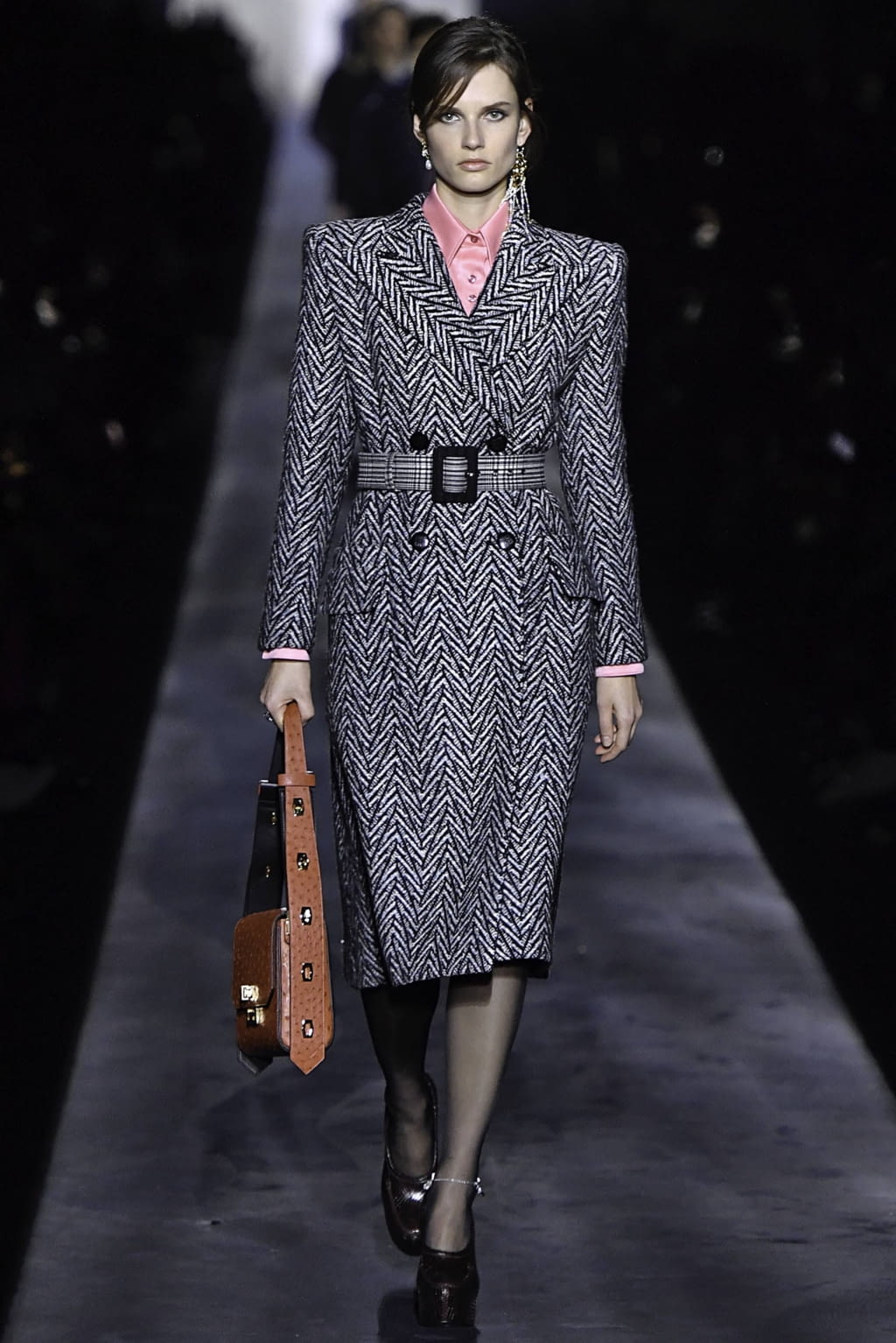 Fashion Week Paris Fall/Winter 2019 look 22 de la collection Givenchy womenswear