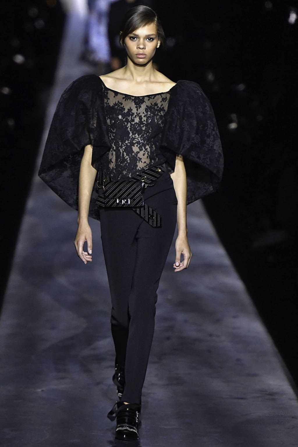 Fashion Week Paris Fall/Winter 2019 look 25 de la collection Givenchy womenswear