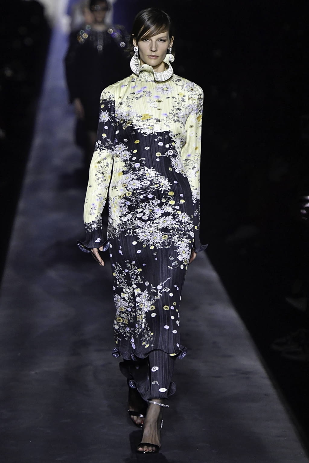 Fashion Week Paris Fall/Winter 2019 look 58 de la collection Givenchy womenswear