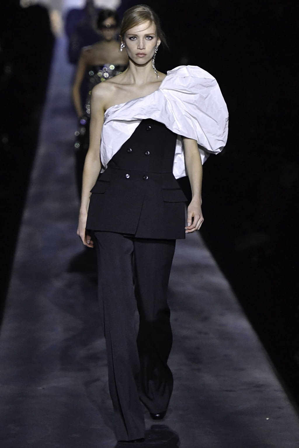 Fashion Week Paris Fall/Winter 2019 look 61 de la collection Givenchy womenswear