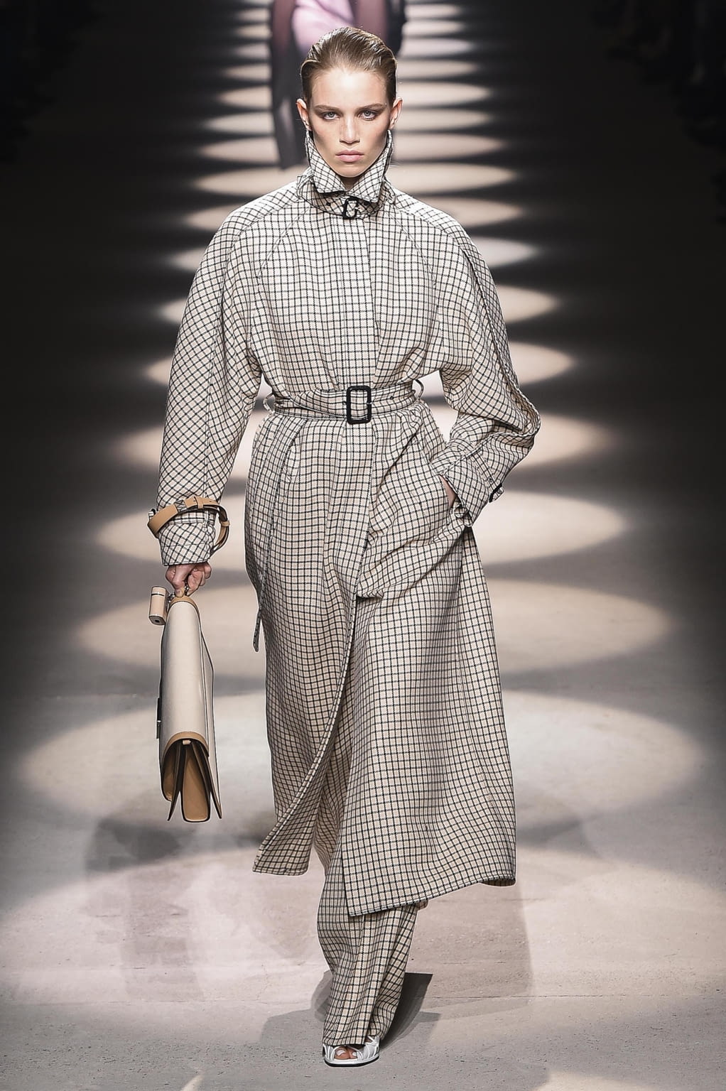 Fashion Week Paris Fall/Winter 2020 look 5 de la collection Givenchy womenswear