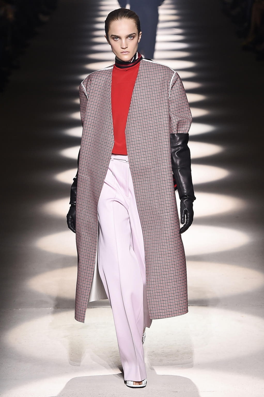 Fashion Week Paris Fall/Winter 2020 look 6 de la collection Givenchy womenswear
