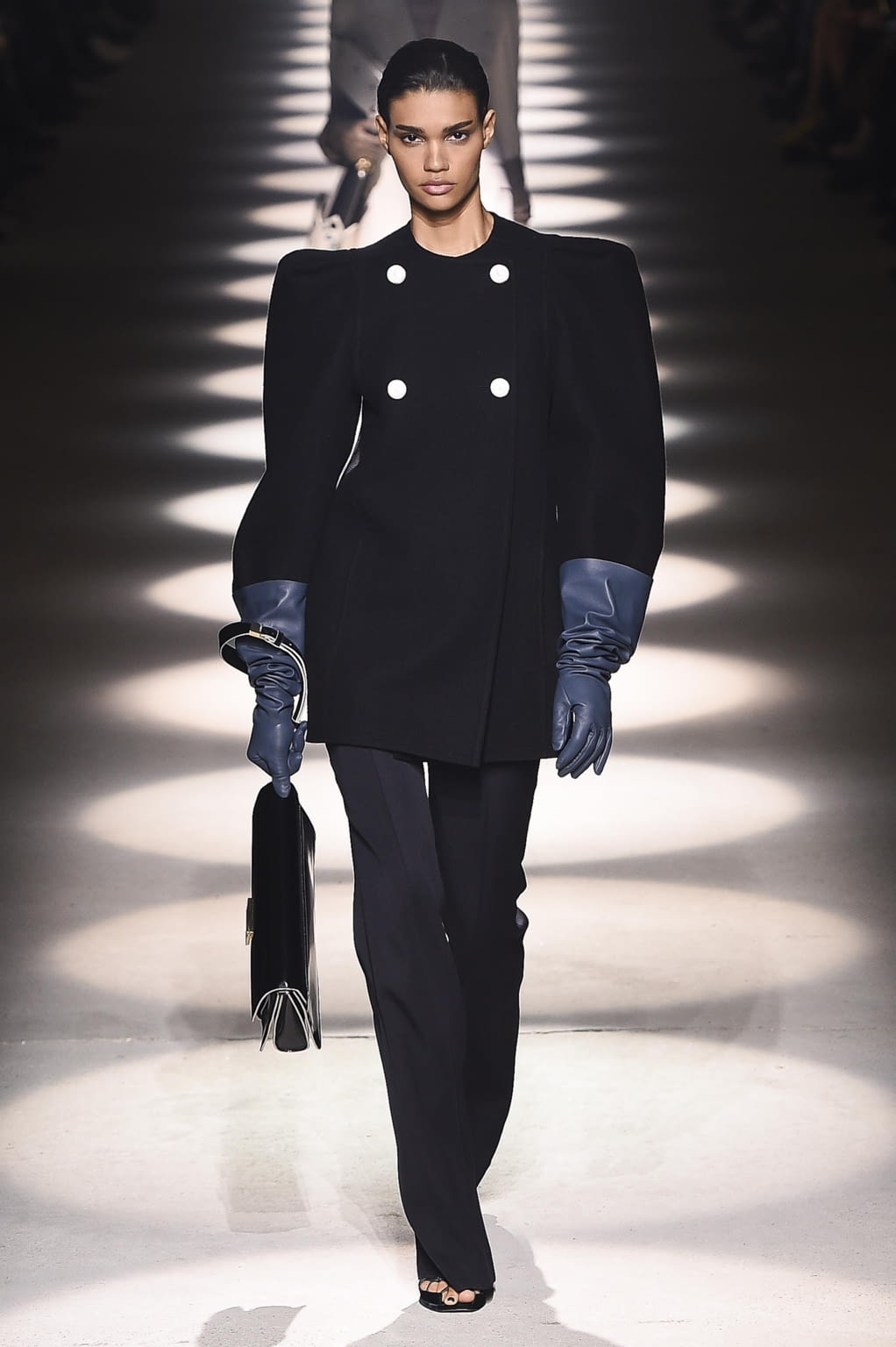 Fashion Week Paris Fall/Winter 2020 look 8 from the Givenchy collection 女装