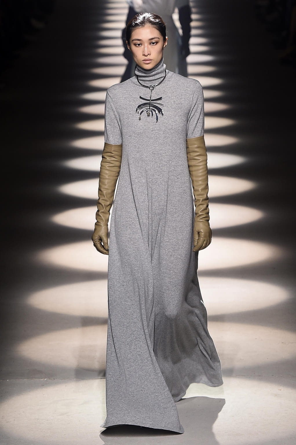 Fashion Week Paris Fall/Winter 2020 look 10 de la collection Givenchy womenswear