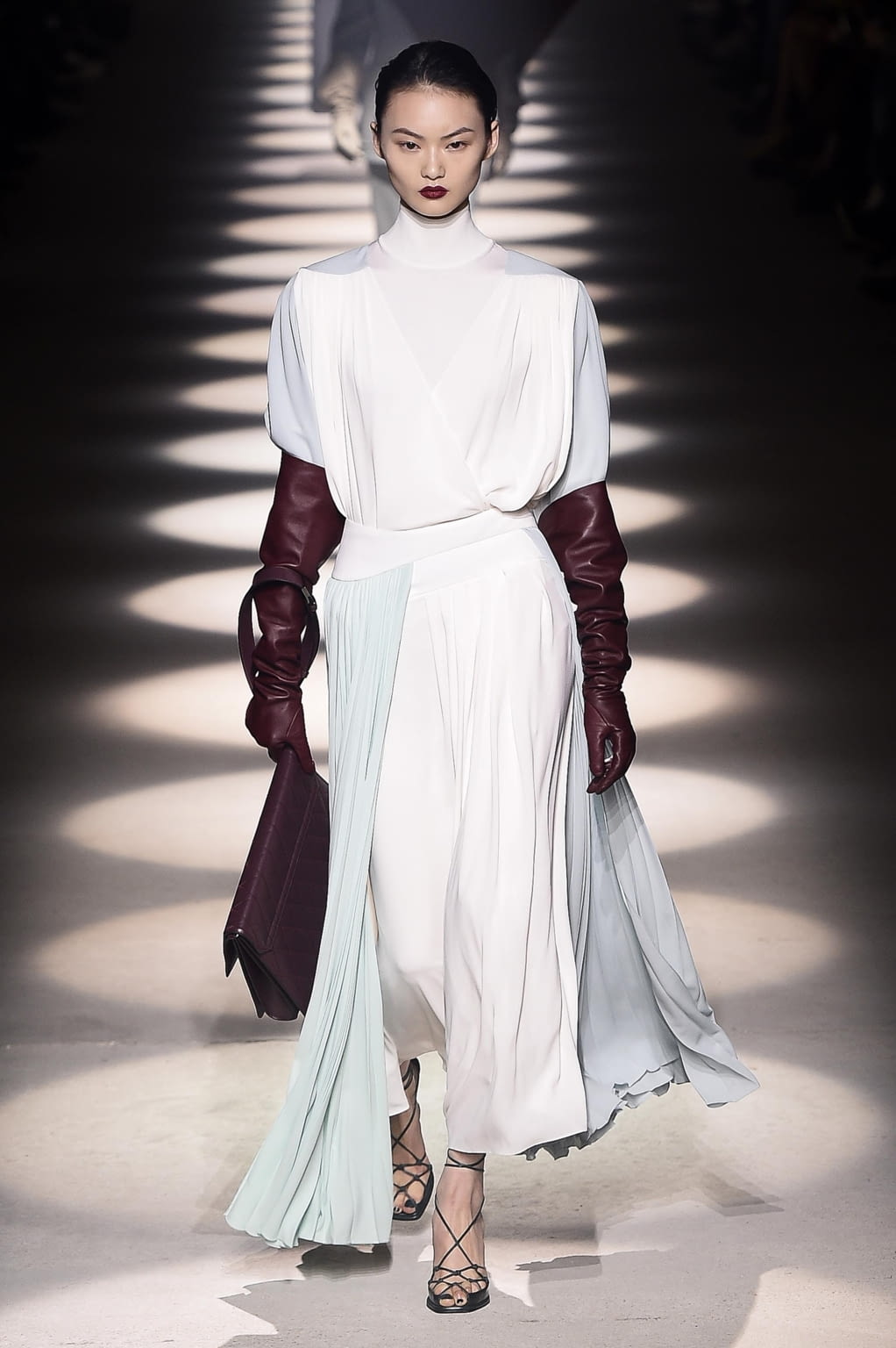 Fashion Week Paris Fall/Winter 2020 look 11 from the Givenchy collection womenswear