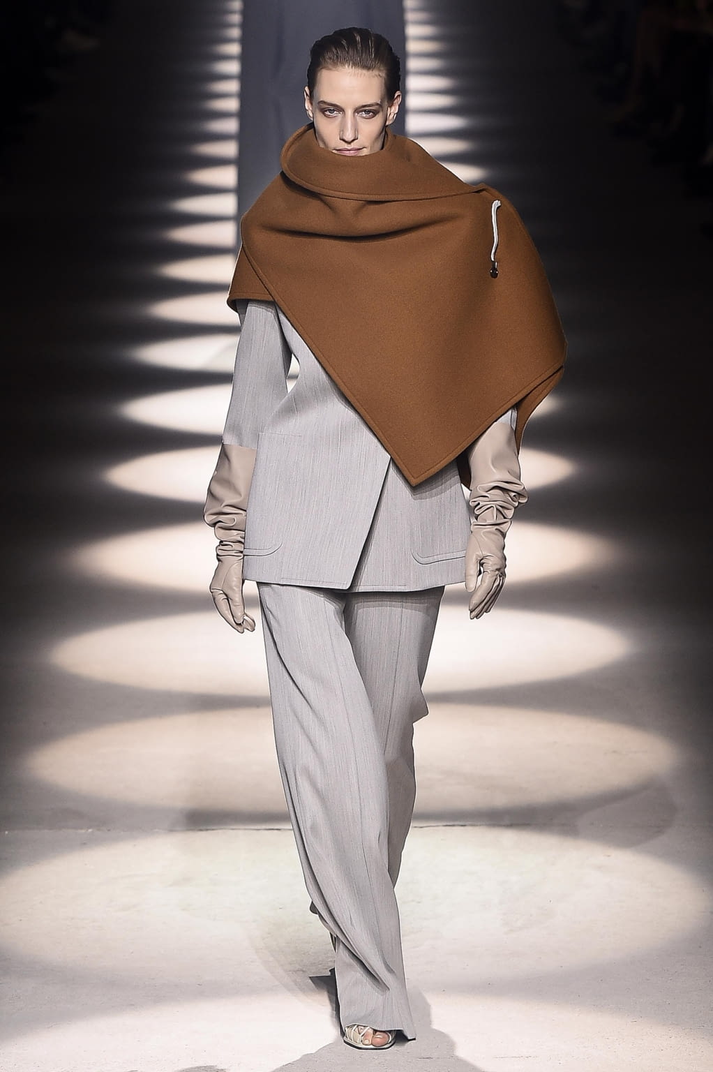 Fashion Week Paris Fall/Winter 2020 look 12 de la collection Givenchy womenswear