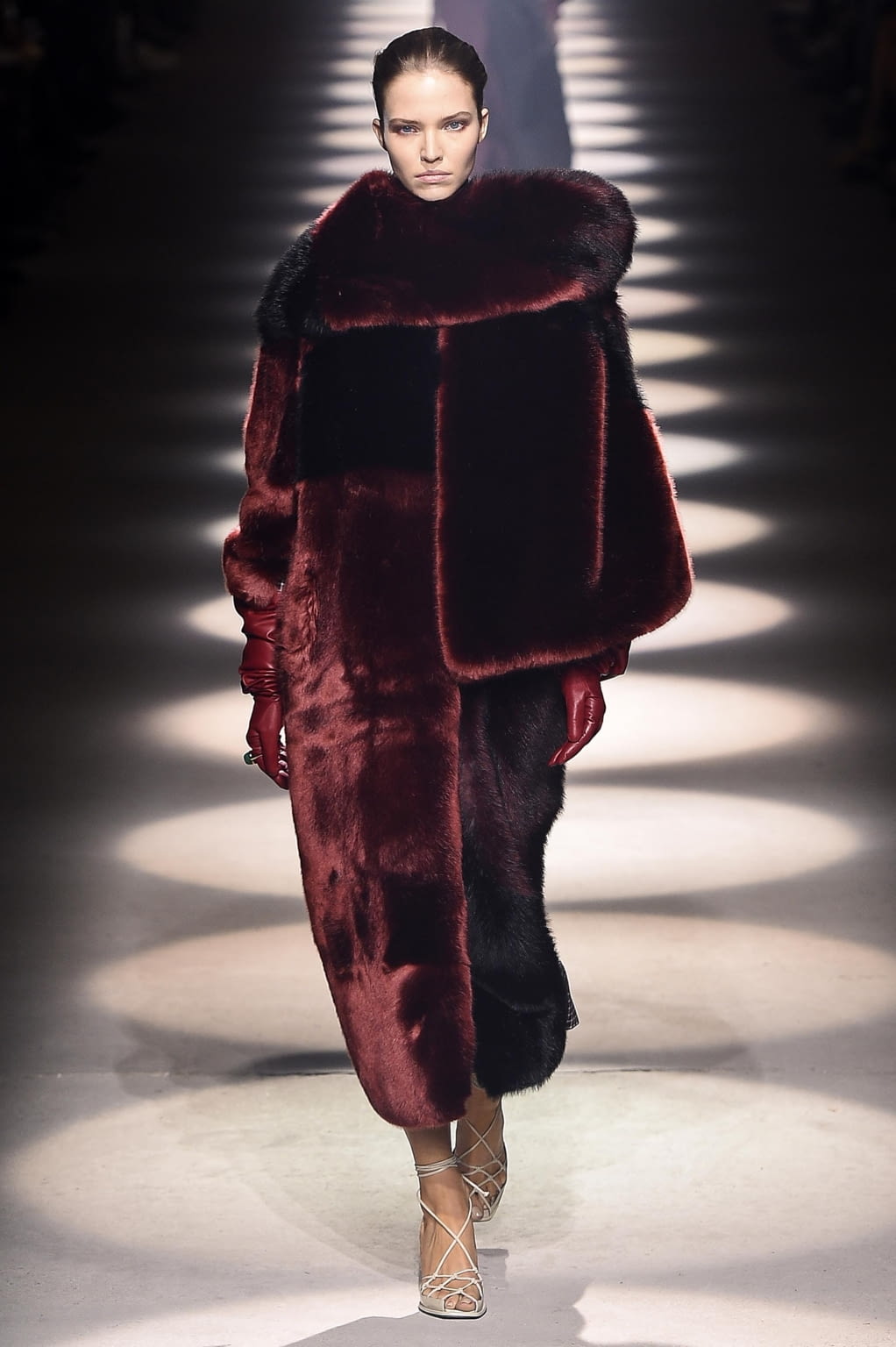 Fashion Week Paris Fall/Winter 2020 look 14 de la collection Givenchy womenswear