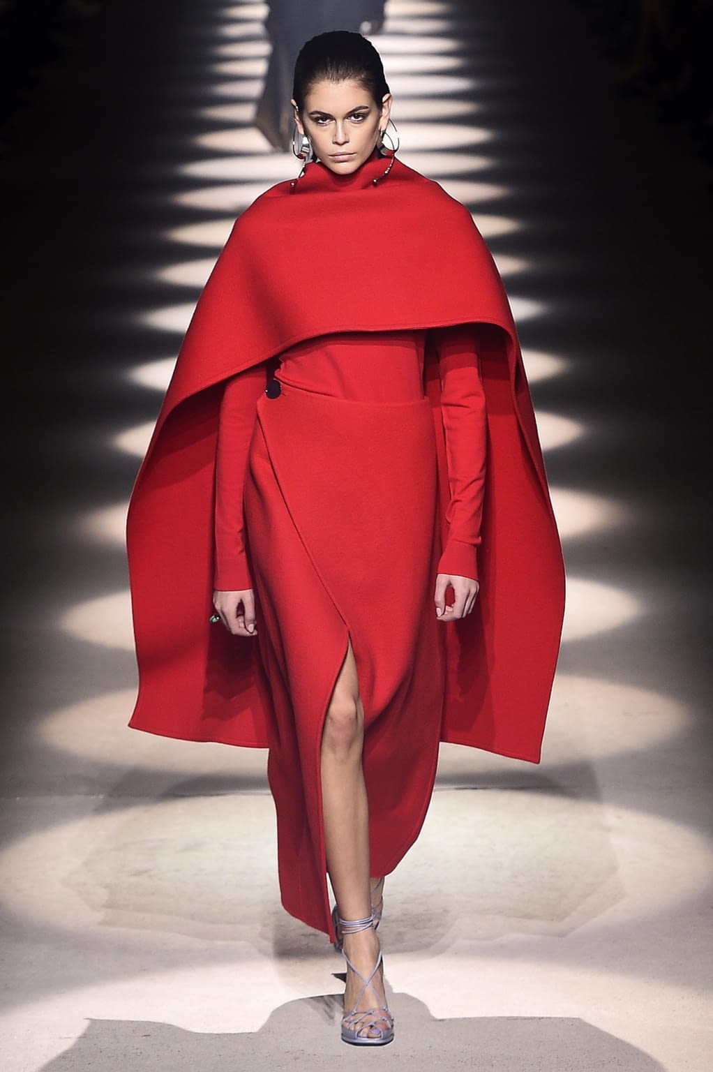 Fashion Week Paris Fall/Winter 2020 look 16 de la collection Givenchy womenswear