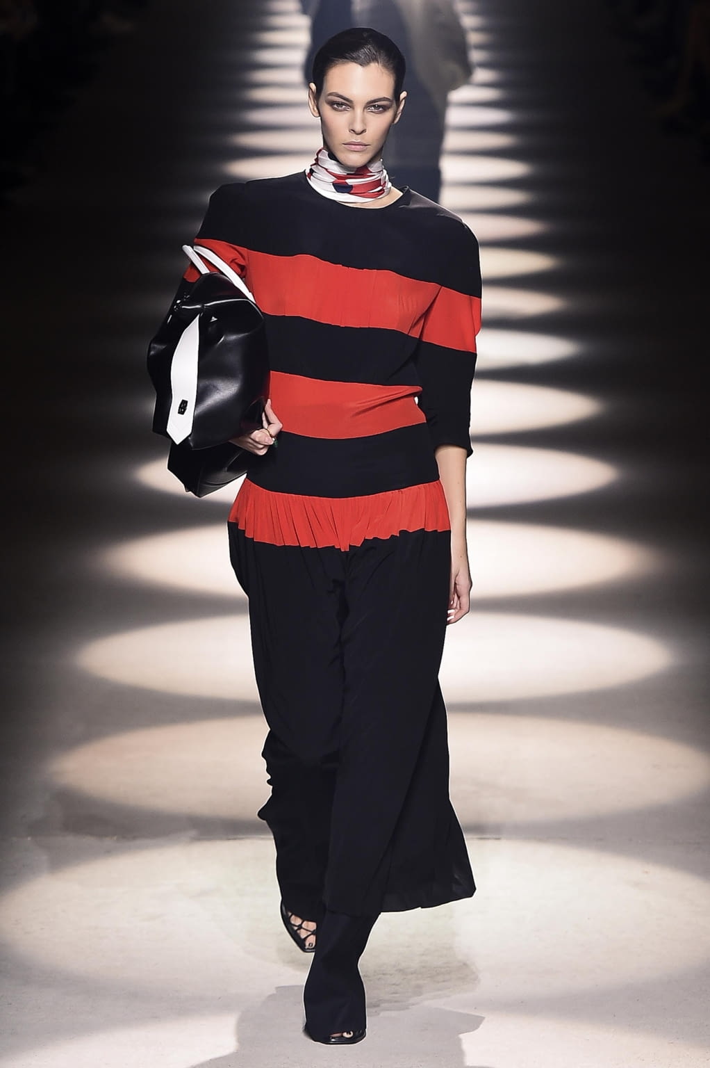 Fashion Week Paris Fall/Winter 2020 look 21 from the Givenchy collection womenswear