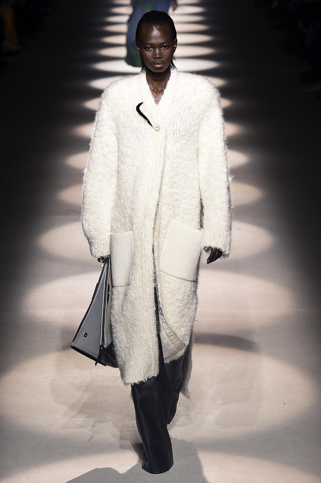 Fashion Week Paris Fall/Winter 2020 look 24 de la collection Givenchy womenswear