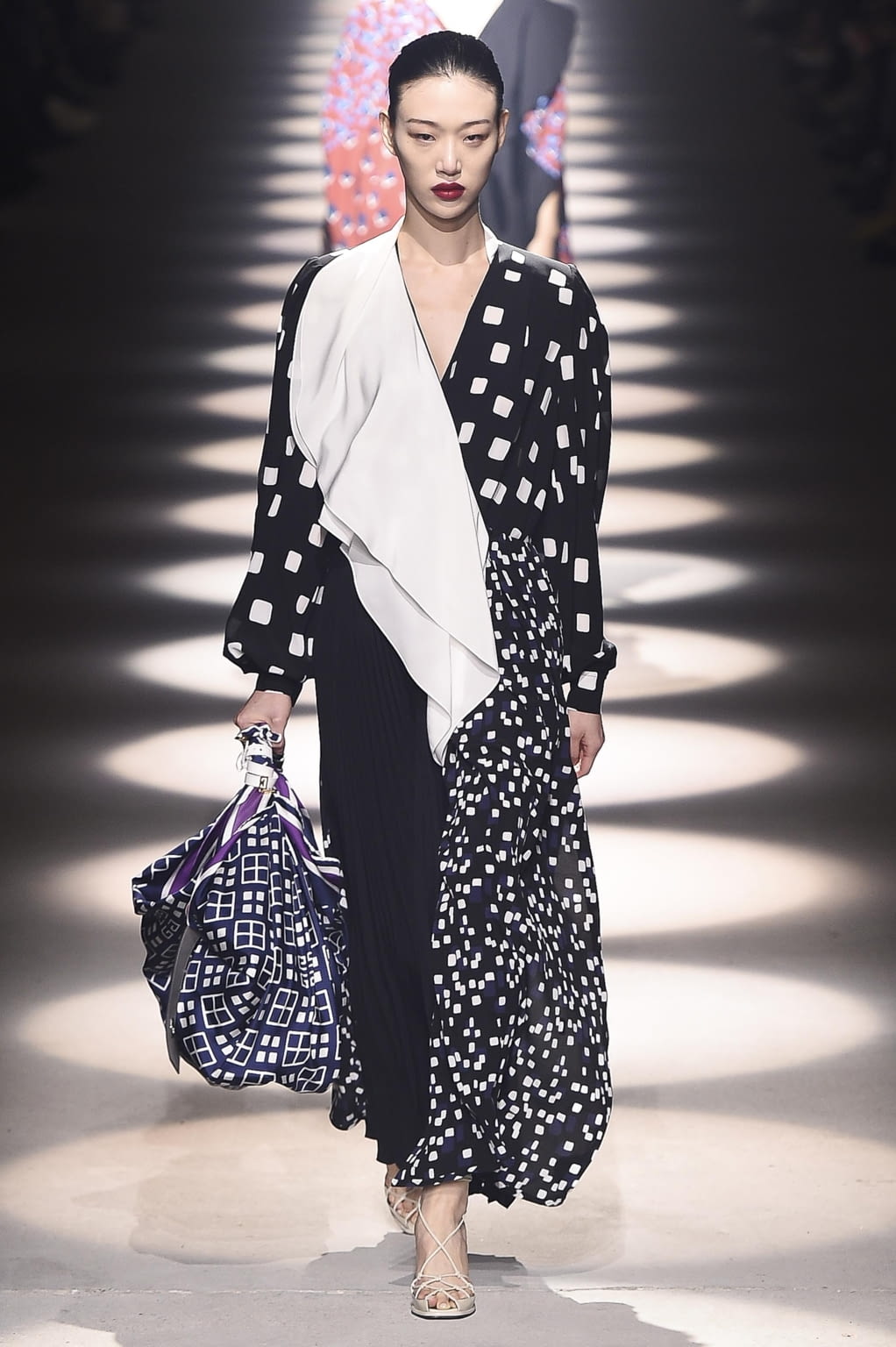 Fashion Week Paris Fall/Winter 2020 look 28 de la collection Givenchy womenswear
