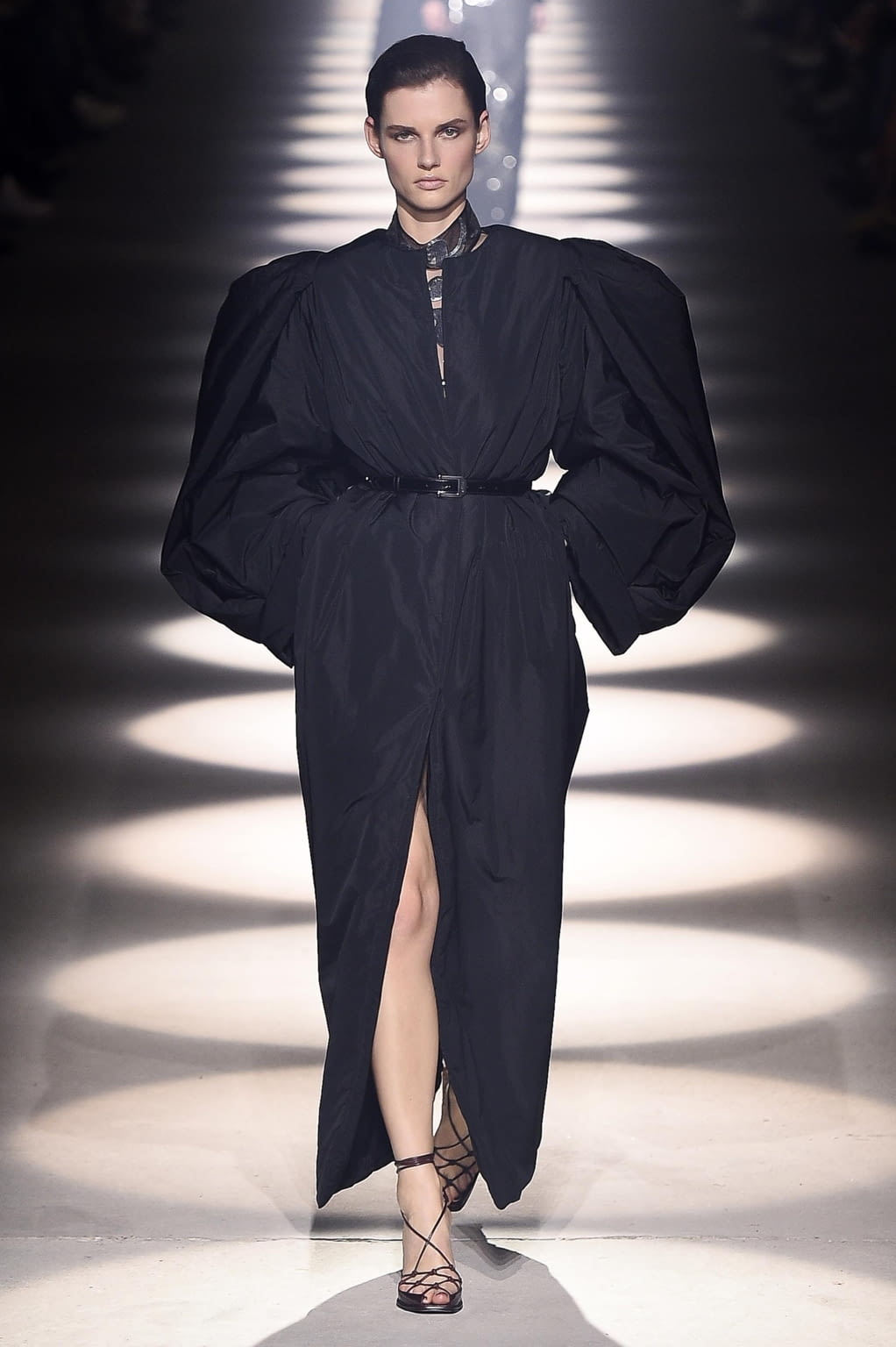 Fashion Week Paris Fall/Winter 2020 look 31 from the Givenchy collection womenswear