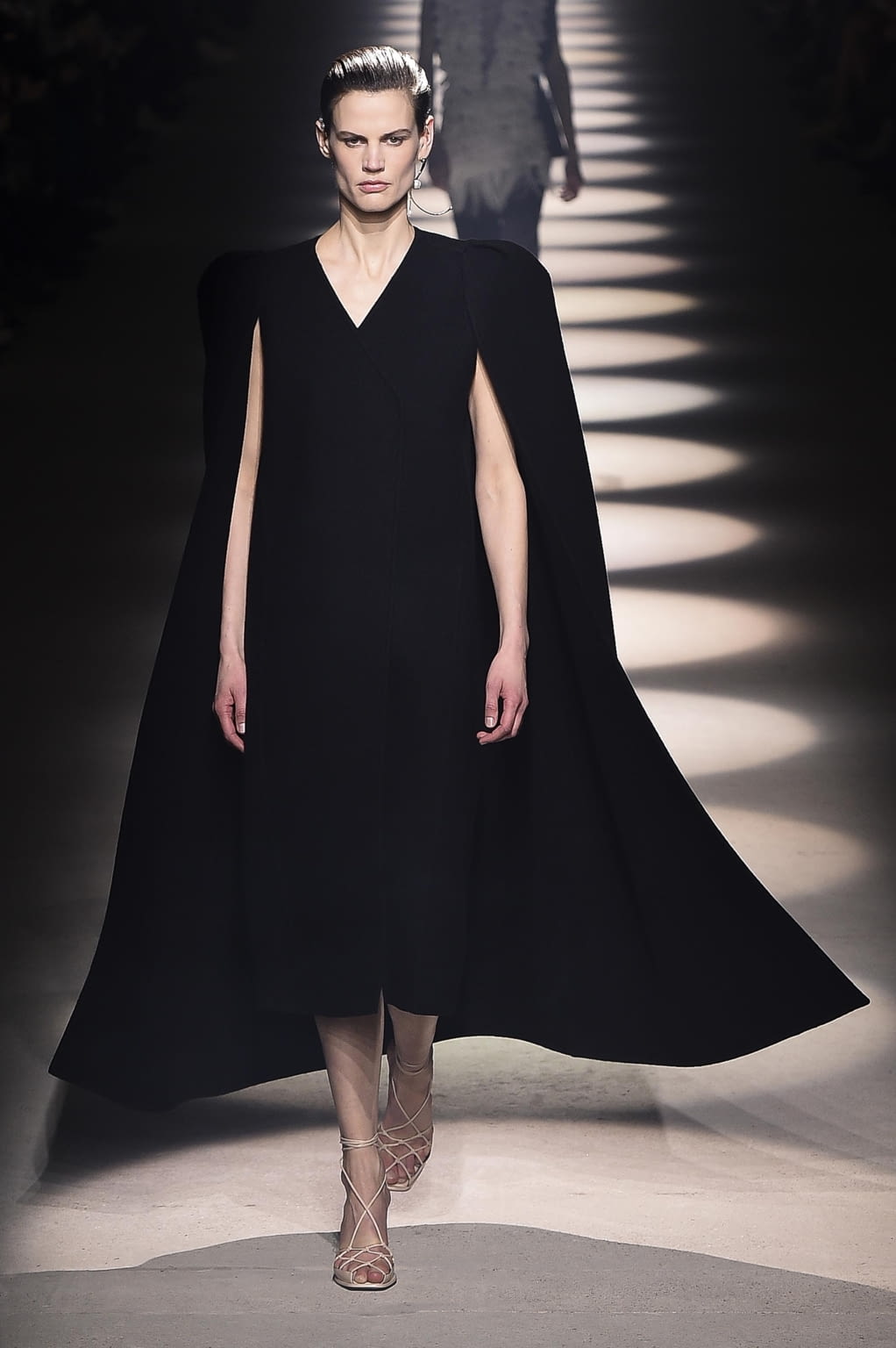 Fashion Week Paris Fall/Winter 2020 look 33 from the Givenchy collection womenswear