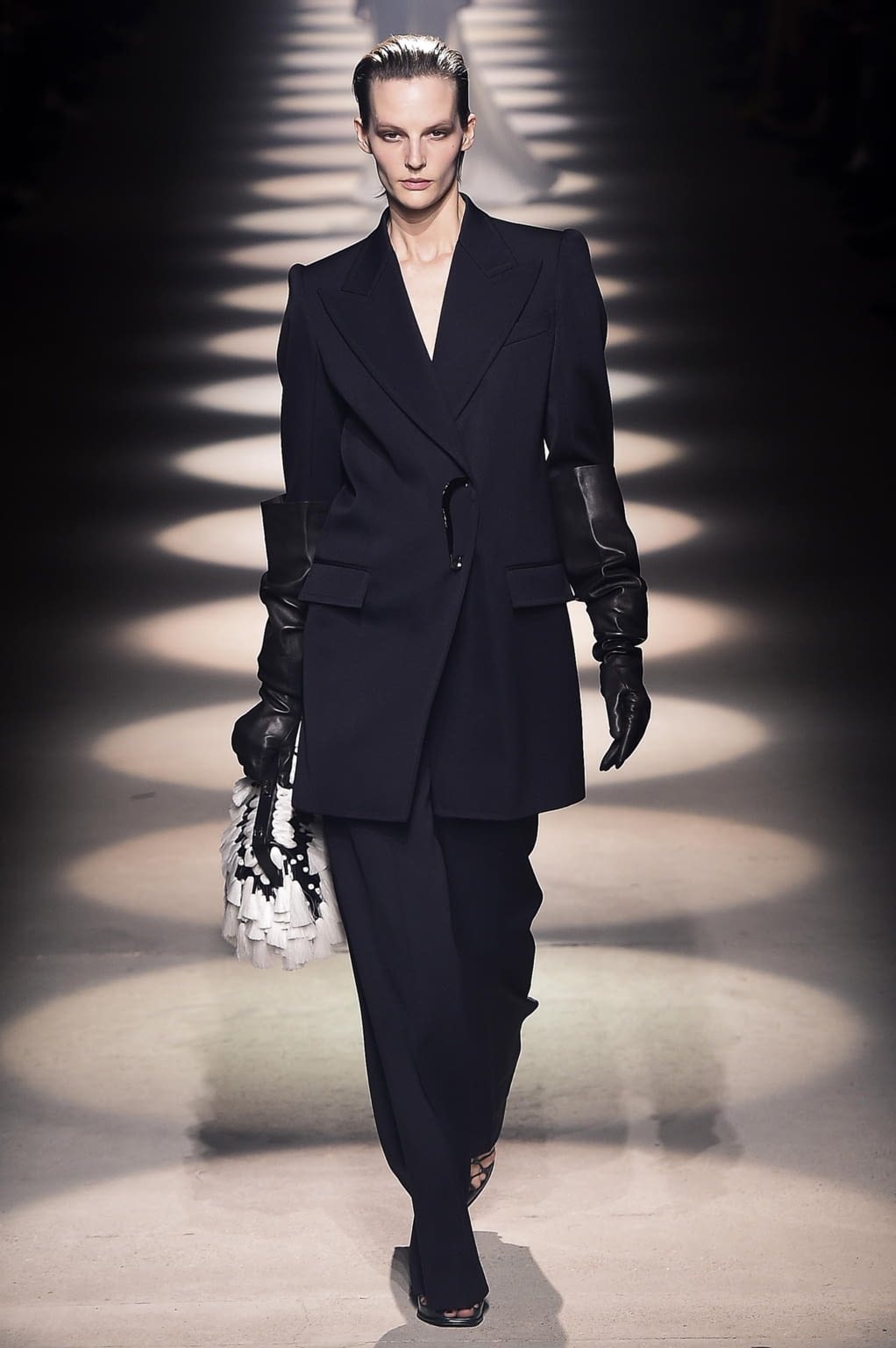 Fashion Week Paris Fall/Winter 2020 look 42 from the Givenchy collection 女装