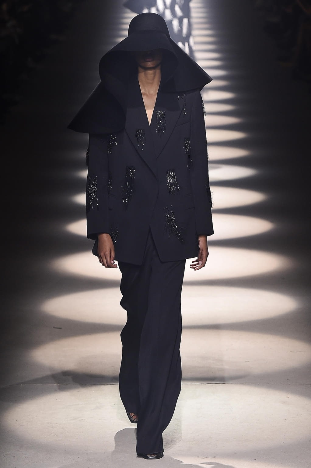 Fashion Week Paris Fall/Winter 2020 look 45 from the Givenchy collection womenswear