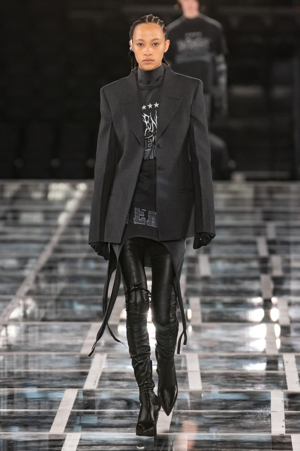 Fashion Week Paris Fall/Winter 2022 look 1 from the Givenchy collection 女装