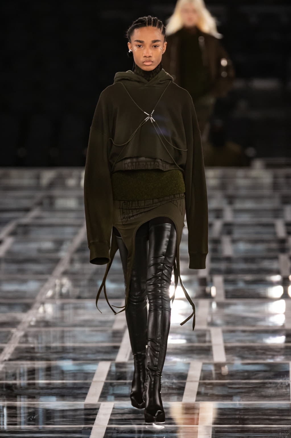Fashion Week Paris Fall/Winter 2022 look 6 from the Givenchy collection 女装