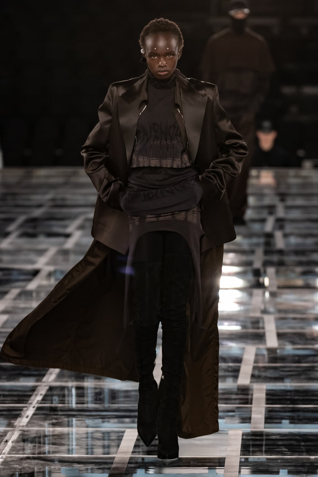 Fashion Week Paris Fall/Winter 2022 look 11 de la collection Givenchy womenswear