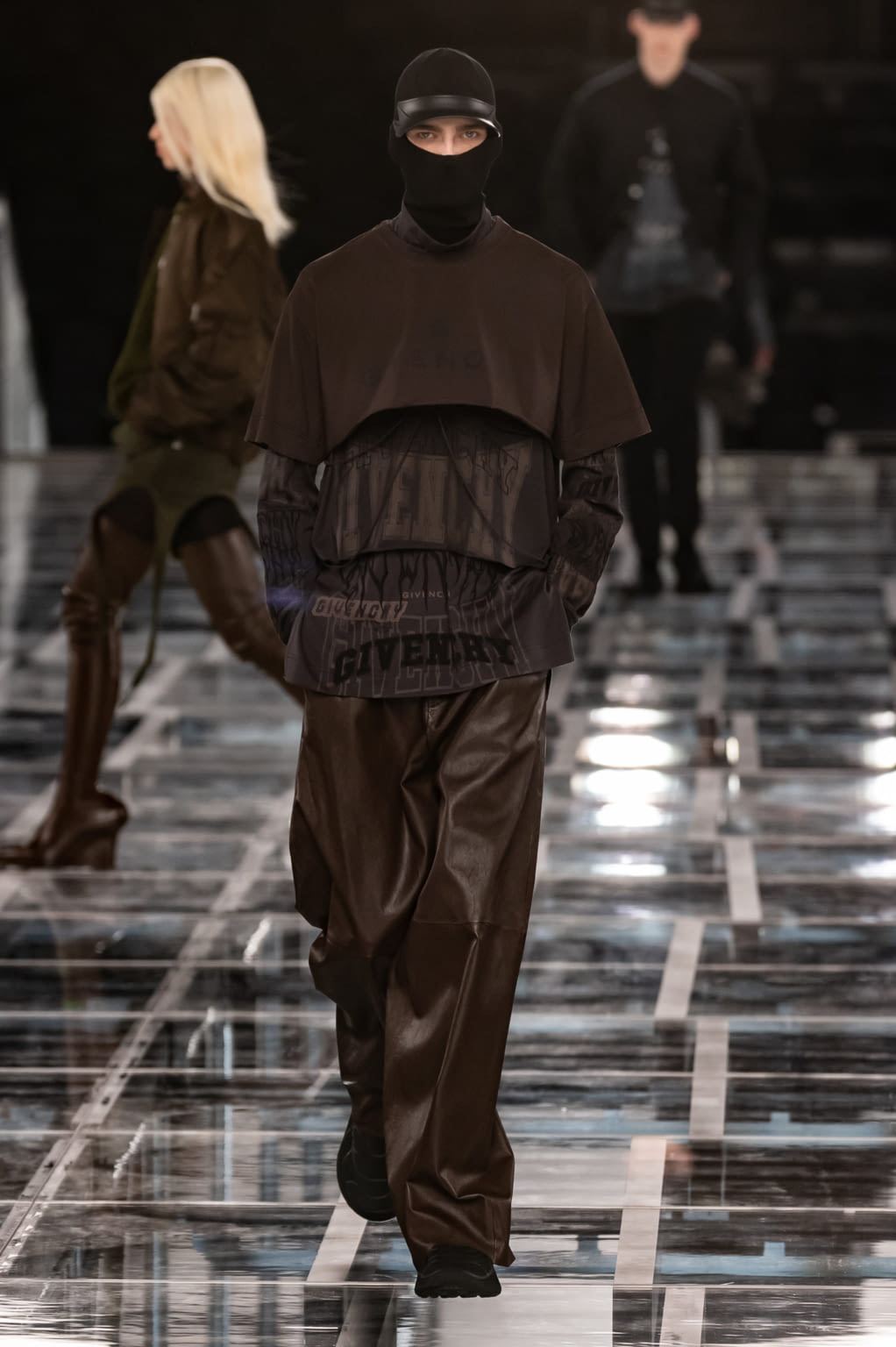 Fashion Week Paris Fall/Winter 2022 look 12 from the Givenchy collection womenswear